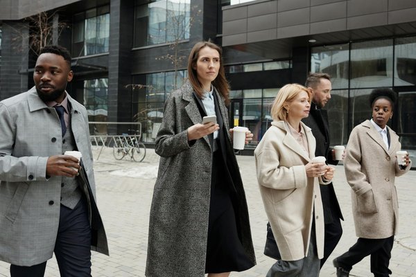Wie kann man die Mitarbeiterzufriedenheit in de-Geschäften erhöhen?
